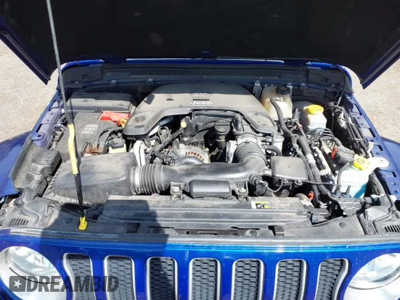 ✅ 2018 Jeep Wrangler Unlimited Sahara • VIN: 1C4HJXEG0JW253381 • Lot: 45042129. Wystawiony na IAAI z przebiegiem 76 570 mil. Bezpłatny archiwum sprzedaży aukcyjnych z USA i szczegółowy raport historii pojazdu na DreamBid. Zdjęcie 10.