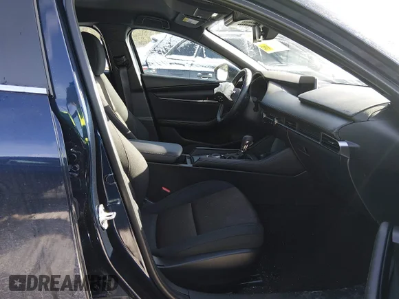 ✅ 2025 Mazda 3 S • VIN: JM1BPAJM8S1786574 • Лот: 44343938. Опубліковано раніше на IAAI з пробігом 634 миль. Безкоштовний доступ до архіву аукціонних продажів зі США та докладний звіт про історію автомобіля на DreamBid. Зображення 5.