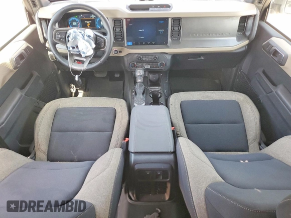✅ 2025 Ford Bronco Big Bend • VIN: 1FMDE7BH2SLB00998 • Lot: 53883236. Wystawiony na Copart z przebiegiem 27 023 mil. Bezpłatny archiwum sprzedaży aukcyjnych z USA i szczegółowy raport historii pojazdu na DreamBid. Zdjęcie 8.