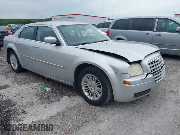 ✅ 2008 Chrysler 300 LX • VIN: 2C3LA43R98H209342 • Лот: 45248062. Опубліковано раніше на IAAI з пробігом Не вказано. Безкоштовний доступ до архіву аукціонних продажів зі США та докладний звіт про історію автомобіля на DreamBid. Зображення 1.