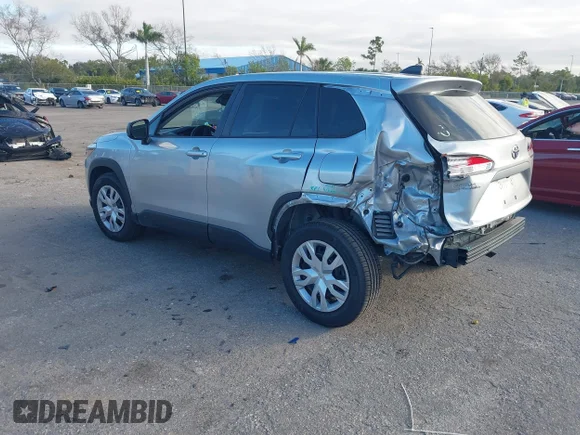 ✅ 2022 Toyota Corolla Cross L • VIN: 7MUAAAAG6NV010688 • Lot: 41212520. Wystawiony na IAAI z przebiegiem 50 075 mil. Bezpłatny archiwum sprzedaży aukcyjnych z USA i szczegółowy raport historii pojazdu na DreamBid. Zdjęcie 3.