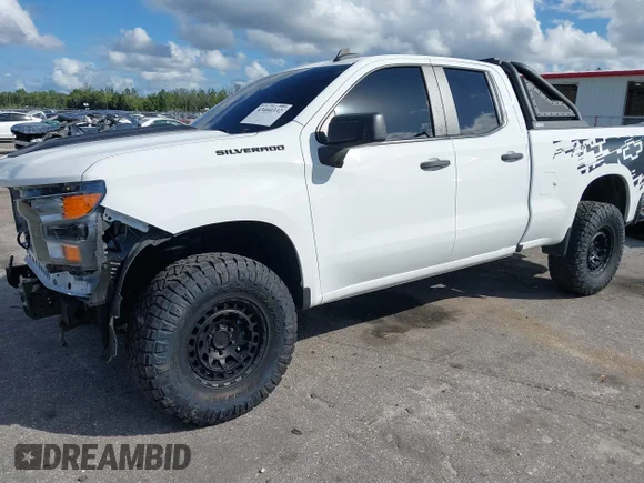 ✅ 2022 Chevrolet Silverado 1500 Work Truck • VIN: 1GCRAAED0NZ548492 • Lot: 43460332. Wystawiony na IAAI z przebiegiem 11 707 mil. Bezpłatny archiwum sprzedaży aukcyjnych z USA i szczegółowy raport historii pojazdu na DreamBid. Zdjęcie 2.