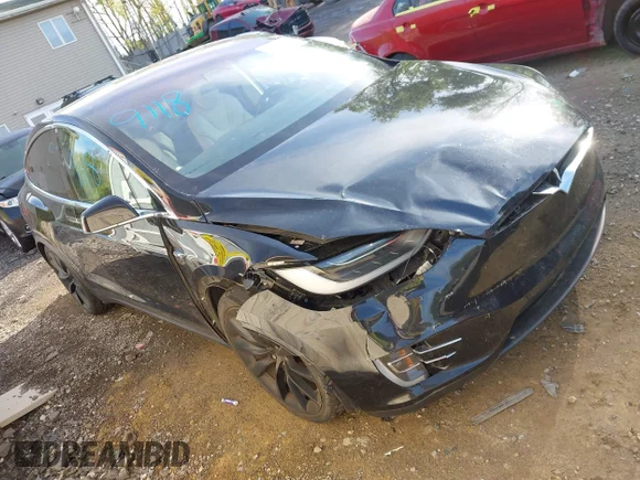 ✅ 2018 Tesla Model X 75D • VIN: 5YJXCBE21JF089026 • Lot: 45109118. Wystawiony na IAAI z przebiegiem 77 274 mil. Bezpłatny archiwum sprzedaży aukcyjnych z USA i szczegółowy raport historii pojazdu na DreamBid. Zdjęcie 1.