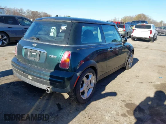 ✅ 2002 MINI Hardtop • VIN: WMWRC33432TC36836 • Лот: 43915323. Опубліковано раніше на IAAI з пробігом 115 343 миль. Безкоштовний доступ до архіву аукціонних продажів зі США та докладний звіт про історію автомобіля на DreamBid. Зображення 4.
