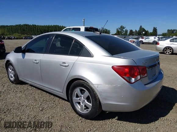 ✅ 2016 Chevrolet Cruze LS • VIN: 1G1PB5SGXG7188102 • Lot: 45200781. Wystawiony na IAAI z przebiegiem 101 901 mil. Bezpłatny archiwum sprzedaży aukcyjnych z USA i szczegółowy raport historii pojazdu na DreamBid. Zdjęcie 3.