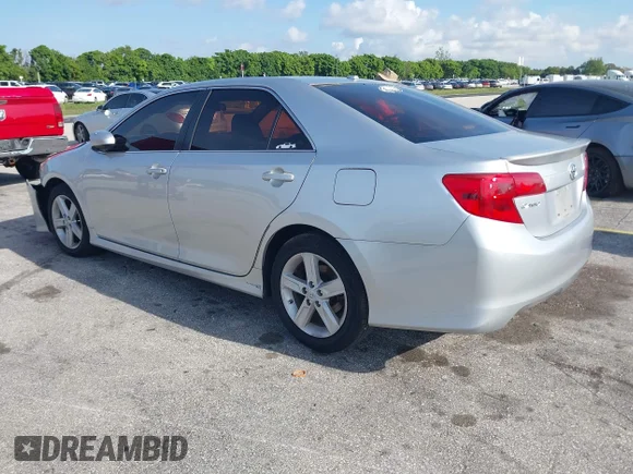 ✅ 2012 Toyota Camry L • VIN: 4T1BF1FK5CU050956 • Lot: 45527821. Wystawiony na IAAI z przebiegiem 185 633 mil. Bezpłatny archiwum sprzedaży aukcyjnych z USA i szczegółowy raport historii pojazdu na DreamBid. Zdjęcie 3.