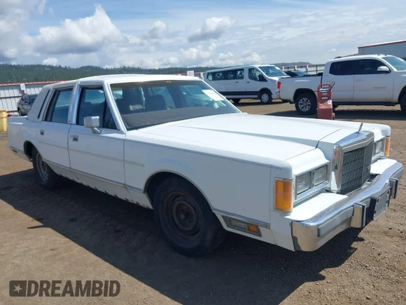 ✅ 1989 Lincoln Town Car • VIN: 1LNBM81FXKY640618 • Лот: 42290055. Опубліковано раніше на IAAI з пробігом 36 095 миль. Безкоштовний доступ до архіву аукціонних продажів зі США та докладний звіт про історію автомобіля на DreamBid. Зображення 1.