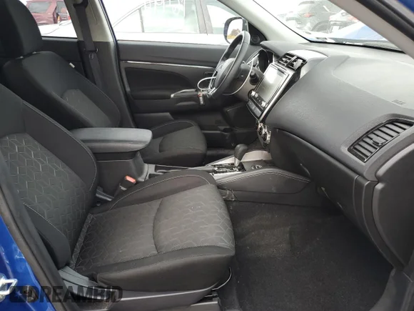 ✅ 2021 Mitsubishi Outlander ES • VIN: JA4ARUAU4MU011515 • Lot: 64254972. Wystawiony na Copart z przebiegiem 16 494 mil. Bezpłatny archiwum sprzedaży aukcyjnych z USA i szczegółowy raport historii pojazdu na DreamBid. Zdjęcie 5.