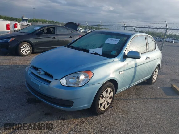 ✅ 2010 Hyundai Accent GS • VIN: KMHCM3AC9AU186008 • Lot: 42016244. Wystawiony na IAAI z przebiegiem 138 562 mil. Bezpłatny archiwum sprzedaży aukcyjnych z USA i szczegółowy raport historii pojazdu na DreamBid. Zdjęcie 2.
