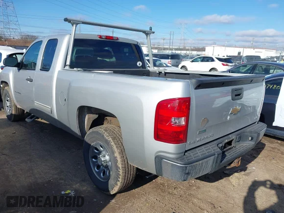✅ 2010 Chevrolet Silverado 1500 LS • VIN: 1GCSCREA2AZ115170 • Lot: 44013955. Wystawiony na IAAI z przebiegiem 149 611 mil. Bezpłatny archiwum sprzedaży aukcyjnych z USA i szczegółowy raport historii pojazdu na DreamBid. Zdjęcie 3.