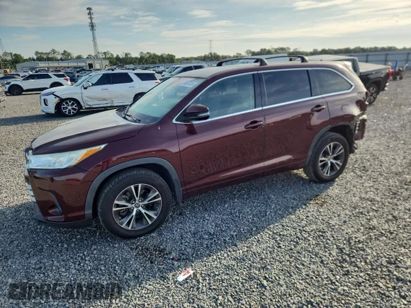 ✅ 2018 Toyota Highlander LE • VIN: 5TDBZRFH2JS881220 • Lot: 56587426. Wystawiony na Copart z przebiegiem 129 690 mil. Bezpłatny archiwum sprzedaży aukcyjnych z USA i szczegółowy raport historii pojazdu na DreamBid. Zdjęcie 1.