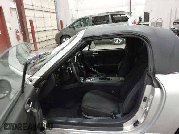 ✅ 2007 Mazda MX-5 Miata Grand Touring • VIN: JM1NC25F570131344 • Лот: 42719421. Опубліковано раніше на IAAI з пробігом 78 846 миль. Безкоштовний доступ до архіву аукціонних продажів зі США та докладний звіт про історію автомобіля на DreamBid. Зображення 8.