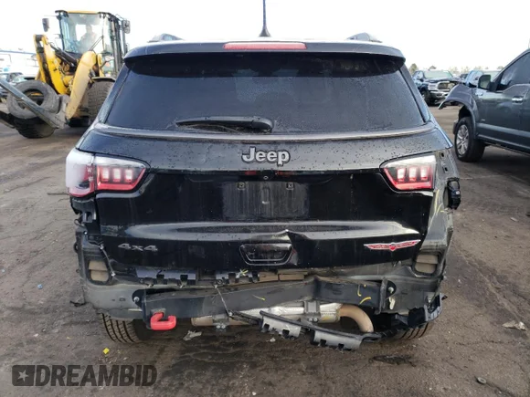 ✅ 2018 Jeep Compass Trailhawk • VIN: 3C4NJDDB6JT450939 • Лот: 37114983. Опубліковано раніше на Copart з пробігом 76 551 миль. Безкоштовний доступ до архіву аукціонних продажів зі США та докладний звіт про історію автомобіля на DreamBid. Зображення 6.