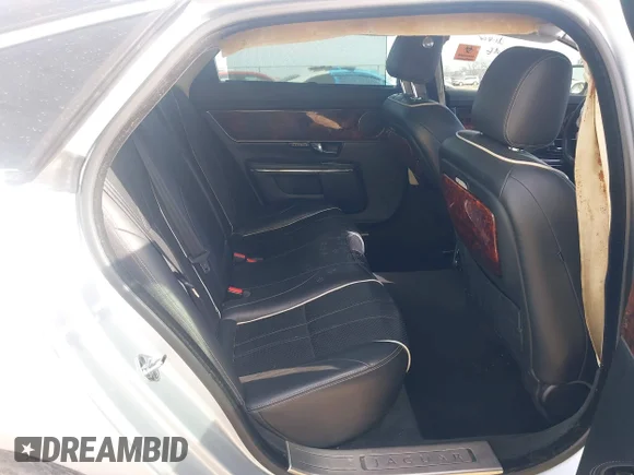✅ 2011 Jaguar XJ XJL • VIN: SAJWA2GB7BLV16529 • Лот: 41213309. Опубликован ранее на IAAI с пробегом 98 100 миль. Бесплатный доступ к архиву аукционных продаж из США и подробный отчёт об истории автомобиля на DreamBid. Изображение 8.