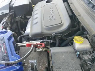 ✅ 2019 Jeep Cherokee Latitude Plus • VIN: 1C4PJLLB0KD439706 • Lot: 42804807. Wystawiony na IAAI z przebiegiem 74 192 mil. Bezpłatny archiwum sprzedaży aukcyjnych z USA i szczegółowy raport historii pojazdu na DreamBid. Zdjęcie 20.