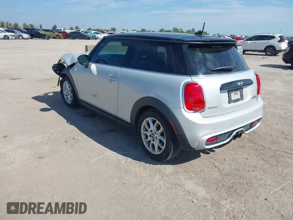 ✅ 2015 MINI Hardtop S • VIN: WMWXP7C56F2A39621 • Лот: 43331971. Опубликован ранее на IAAI с пробегом 106 287 миль. Бесплатный доступ к архиву аукционных продаж из США и подробный отчёт об истории автомобиля на DreamBid. Изображение 3.