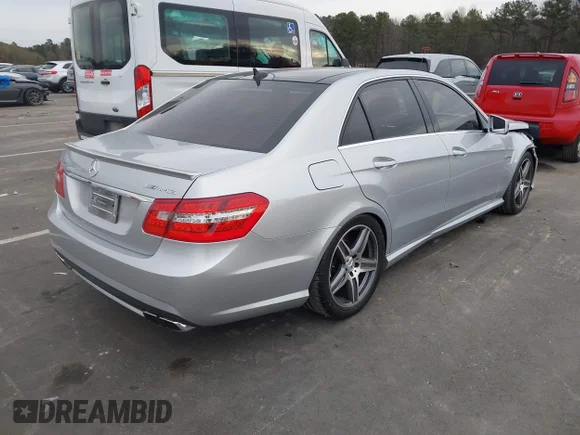 ✅ 2010 Mercedes-Benz E 63 AMG • VIN: WDDHF7HB1AA138325 • Lot: 43882145. Wystawiony na IAAI z przebiegiem 102 908 mil. Bezpłatny archiwum sprzedaży aukcyjnych z USA i szczegółowy raport historii pojazdu na DreamBid. Zdjęcie 4.