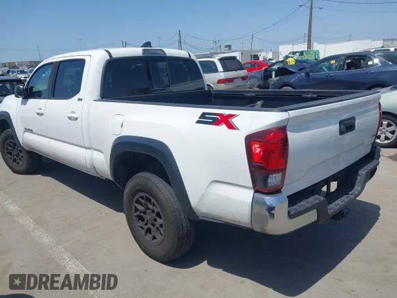 ✅ 2023 Toyota Tacoma TRD Sport • VIN: 3TMBZ5DNXPM037582 • Lot: 44891994. Wystawiony na IAAI z przebiegiem 82 792 mil. Bezpłatny archiwum sprzedaży aukcyjnych z USA i szczegółowy raport historii pojazdu na DreamBid. Zdjęcie 3.