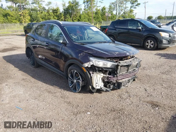 ✅ 2021 Buick Encore GX Select • VIN: KL4MMDSLXMB141022 • Лот: 45602513. Опубліковано раніше на IAAI з пробігом 90 099 миль. Безкоштовний доступ до архіву аукціонних продажів зі США та докладний звіт про історію автомобіля на DreamBid. Зображення 1.