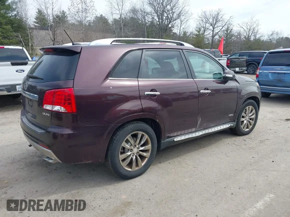 ✅ 2013 Kia Sorento SX • VIN: 5XYKWDA27DG382431 • Lot: 44749996. Wystawiony na IAAI z przebiegiem 154 796 mil. Bezpłatny archiwum sprzedaży aukcyjnych z USA i szczegółowy raport historii pojazdu na DreamBid. Zdjęcie 4.
