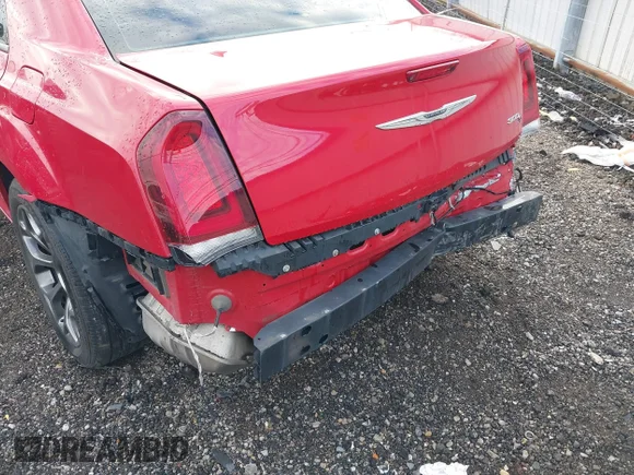 ✅ 2016 Chrysler 300 S • VIN: 2C3CCABG5GH198217 • Lot: 41177160. Wystawiony na IAAI z przebiegiem 132 420 mil. Bezpłatny archiwum sprzedaży aukcyjnych z USA i szczegółowy raport historii pojazdu na DreamBid. Zdjęcie 6.