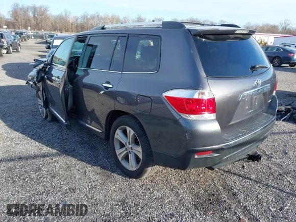 ✅ 2013 Toyota Highlander Limited • VIN: 5TDDK3EH0DS226828 • Лот: 43805151. Опубликован ранее на IAAI с пробегом 105 897 миль. Бесплатный доступ к архиву аукционных продаж из США и подробный отчёт об истории автомобиля на DreamBid. Изображение 3.