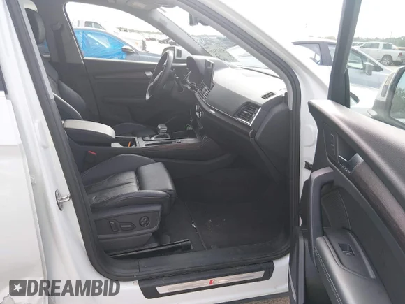 ✅ 2024 Audi Q5 S line Premium Plus • VIN: WA1EAAFY2R2067572 • Lot: 45625429. Wystawiony na IAAI z przebiegiem 71 130 mil. Bezpłatny archiwum sprzedaży aukcyjnych z USA i szczegółowy raport historii pojazdu na DreamBid. Zdjęcie 5.