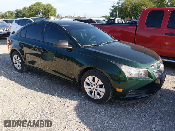 ✅ 2014 Chevrolet Cruze LS • VIN: 1G1PB5SH1E7383320 • Лот: 45235268. Опубліковано раніше на IAAI з пробігом 111 391 миль. Безкоштовний доступ до архіву аукціонних продажів зі США та докладний звіт про історію автомобіля на DreamBid. Зображення 1.