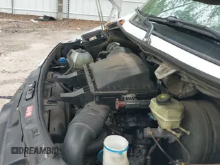 ✅ 2011 Mercedes-Benz Sprinter Cargo • VIN: WD3PE8CB1B5590656 • Lot: 42971950. Wystawiony na IAAI z przebiegiem 275 869 mil. Bezpłatny archiwum sprzedaży aukcyjnych z USA i szczegółowy raport historii pojazdu na DreamBid. Zdjęcie 17.