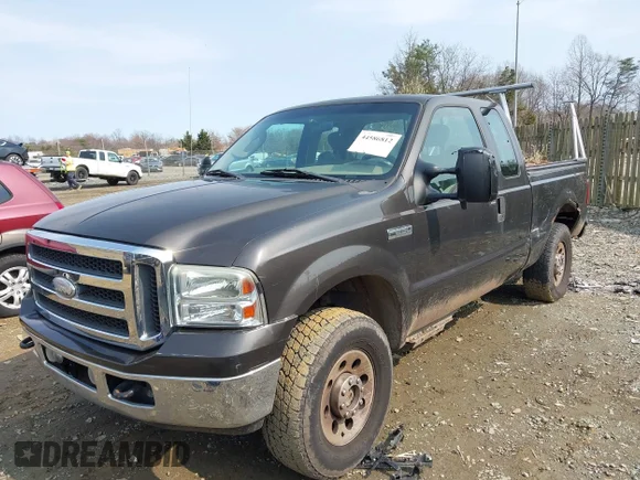 ✅ 2005 Ford F-250 XL • VIN: 1FTSX21595EB02983 • Lot: 44586812. Wystawiony na IAAI z przebiegiem 152 603 mil. Bezpłatny archiwum sprzedaży aukcyjnych z USA i szczegółowy raport historii pojazdu na DreamBid. Zdjęcie 2.