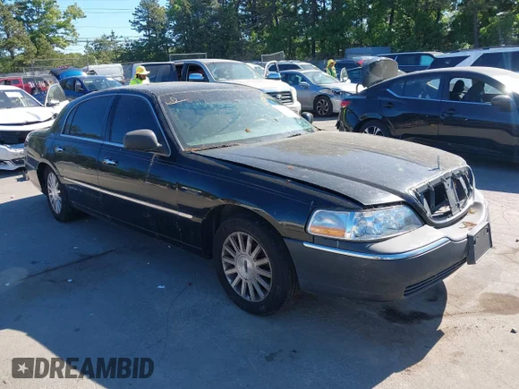 ✅ 2004 Lincoln Town Car Ultimate • VIN: 1LNHM83W74Y680133 • Lot: 45266193. Listed on IAAI with 103,825 mi. Free auction sales archive from the USA and detailed vehicle history report at DreamBid. Image 1.