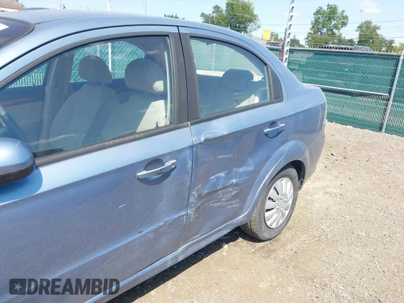 ✅ 2007 Chevrolet Aveo LS • VIN: KL1TD56697B132240 • Lot: 43153832. Wystawiony na IAAI z przebiegiem 92 394 mil. Bezpłatny archiwum sprzedaży aukcyjnych z USA i szczegółowy raport historii pojazdu na DreamBid. Zdjęcie 6.