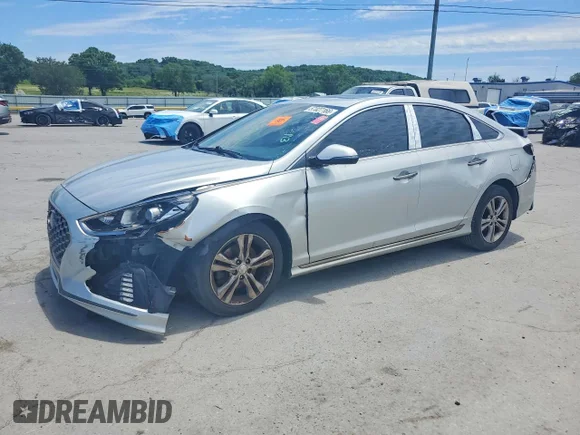 ✅ 2018 Hyundai Sonata Sport • VIN: 5NPE34AF2JH641145 • Lot: 57027166. Wystawiony na Copart z przebiegiem 130 796 mil. Bezpłatny archiwum sprzedaży aukcyjnych z USA i szczegółowy raport historii pojazdu na DreamBid. Zdjęcie 1.