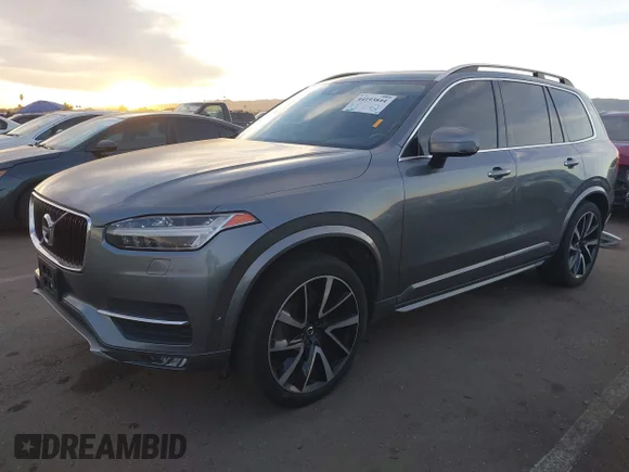 ✅ 2018 Volvo XC90 Momentum • VIN: YV4A22PKXJ1389854 • Lot: 44193844. Wystawiony na IAAI z przebiegiem 86 282 mil. Bezpłatny archiwum sprzedaży aukcyjnych z USA i szczegółowy raport historii pojazdu na DreamBid. Zdjęcie 2.
