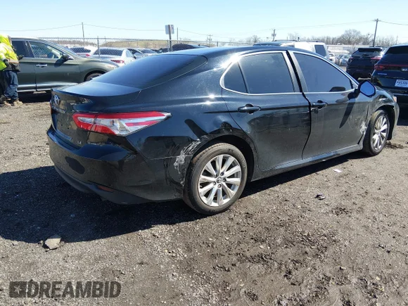 ✅ 2018 Toyota Camry SE • VIN: 4T1B11HK1JU506427 • Lot: 44689009. Wystawiony na IAAI z przebiegiem 101 890 mil. Bezpłatny archiwum sprzedaży aukcyjnych z USA i szczegółowy raport historii pojazdu na DreamBid. Zdjęcie 4.