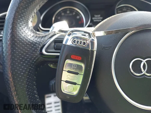 ✅ 2014 Audi RS 5 • VIN: WUAC6AFRXEA900156 • Lot: 44929617. Wystawiony na IAAI z przebiegiem 153 638 mil. Bezpłatny archiwum sprzedaży aukcyjnych z USA i szczegółowy raport historii pojazdu na DreamBid. Zdjęcie 11.