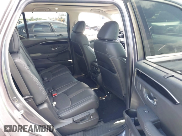 ✅ 2023 Honda Pilot Touring • VIN: 5FNYG2H71PB012374 • Lot: 42208675. Wystawiony na IAAI z przebiegiem 35 045 mil. Bezpłatny archiwum sprzedaży aukcyjnych z USA i szczegółowy raport historii pojazdu na DreamBid. Zdjęcie 8.