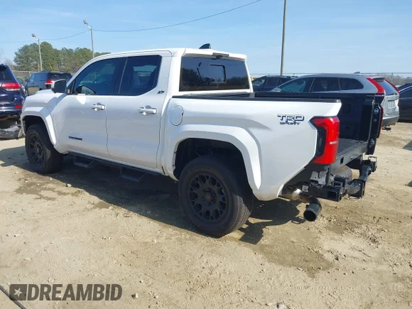 ✅ 2024 Toyota Tacoma TRD Sport • VIN: 3TMLB5JN5RM018454 • Lot: 44441889. Wystawiony na IAAI z przebiegiem 8 245 mil. Bezpłatny archiwum sprzedaży aukcyjnych z USA i szczegółowy raport historii pojazdu na DreamBid. Zdjęcie 3.