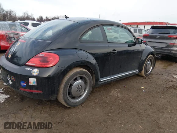 ✅ 2013 Volkswagen Beetle 2.5L • VIN: 3VWJP7AT9DM621948 • Lot: 44283707. Wystawiony na IAAI z przebiegiem 188 588 mil. Bezpłatny archiwum sprzedaży aukcyjnych z USA i szczegółowy raport historii pojazdu na DreamBid. Zdjęcie 4.