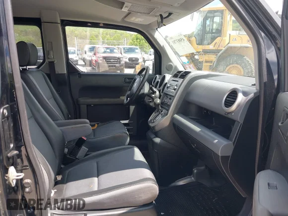 ✅ 2004 Honda Element EX • VIN: 5J6YH28584L000365 • Lot: 45083781. Wystawiony na IAAI z przebiegiem 214 496 mil. Bezpłatny archiwum sprzedaży aukcyjnych z USA i szczegółowy raport historii pojazdu na DreamBid. Zdjęcie 5.