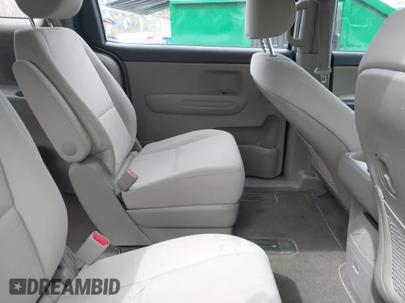 ✅ 2019 Kia Sedona L • VIN: KNDMA5C11K6538447 • Lot: 44650642. Wystawiony na IAAI z przebiegiem 171 020 mil. Bezpłatny archiwum sprzedaży aukcyjnych z USA i szczegółowy raport historii pojazdu na DreamBid. Zdjęcie 8.