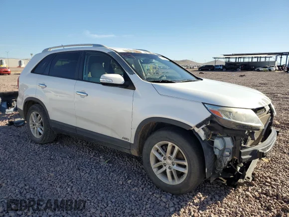 ✅ 2015 Kia Sorento LX • VIN: 5XYKTDA60FG616729 • Lot: 77032984. Wystawiony na Copart z przebiegiem 156 845 mil. Bezpłatny archiwum sprzedaży aukcyjnych z USA i szczegółowy raport historii pojazdu na DreamBid. Zdjęcie 4.