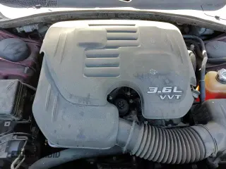 ✅ 2017 Chrysler 300 Limited • VIN: 2C3CCAAGXHH603815 • Lot: 94655035. Wystawiony na Copart z przebiegiem 84 203 mil. Bezpłatny archiwum sprzedaży aukcyjnych z USA i szczegółowy raport historii pojazdu na DreamBid. Zdjęcie 14.