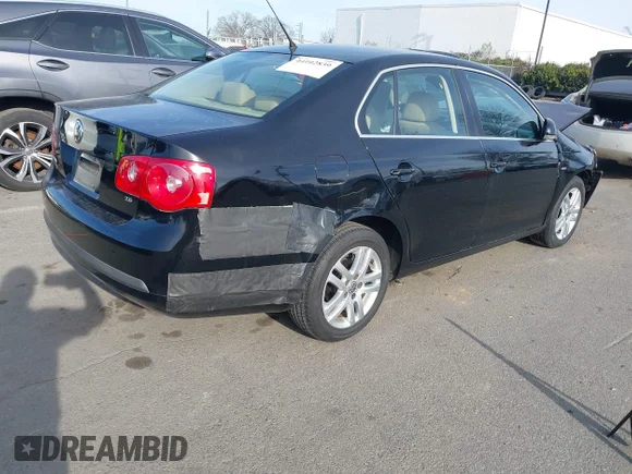 ✅ 2007 Volkswagen Jetta Wolfsburg Edition • VIN: 3VWEF71K07M155794 • Lot: 44102839. Wystawiony na IAAI z przebiegiem 104 512 mil. Bezpłatny archiwum sprzedaży aukcyjnych z USA i szczegółowy raport historii pojazdu na DreamBid. Zdjęcie 4.