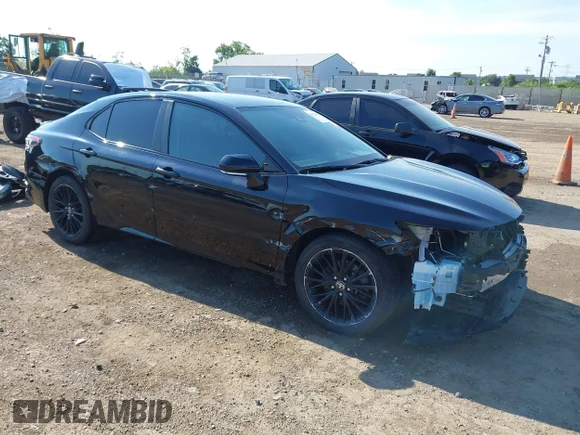 ✅ 2021 Toyota Camry SE • VIN: 4T1T11BK7MU040147 • Лот: 42934090. Опубліковано раніше на IAAI з пробігом 96 071 миль. Безкоштовний доступ до архіву аукціонних продажів зі США та докладний звіт про історію автомобіля на DreamBid. Зображення 1.