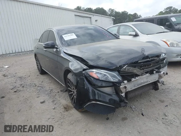 ✅ 2017 Mercedes-Benz E 300 Luxury • VIN: WDDZF4JB4HA082064 • Lot: 44742388. Wystawiony na IAAI z przebiegiem 131 647 mil. Bezpłatny archiwum sprzedaży aukcyjnych z USA i szczegółowy raport historii pojazdu na DreamBid. Zdjęcie 1.