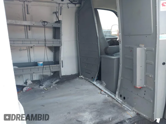✅ 2015 Chevrolet Express Cargo • VIN: 1GCZGUCG0F1263451 • Lot: 43241189. Wystawiony na IAAI z przebiegiem 156 687 mil. Bezpłatny archiwum sprzedaży aukcyjnych z USA i szczegółowy raport historii pojazdu na DreamBid. Zdjęcie 8.