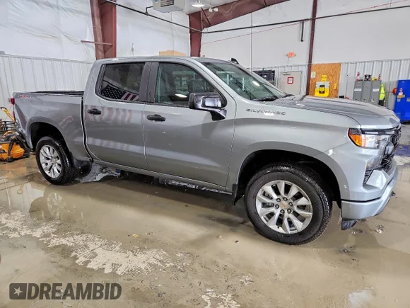 ✅ 2026 Chevrolet Silverado 1500 Custom • VIN: 1GCPKBEK6TZ209077 • Lot: 72754045. Wystawiony na Copart z przebiegiem 1 910 mil. Bezpłatny archiwum sprzedaży aukcyjnych z USA i szczegółowy raport historii pojazdu na DreamBid. Zdjęcie 4.