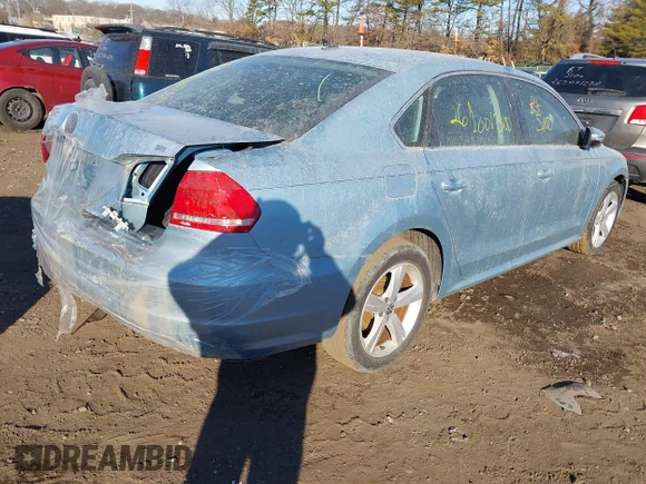 ✅ 2012 Volkswagen Passat SE • VIN: 1VWBP7A33CC102365 • Lot: 44385246. Wystawiony na IAAI z przebiegiem Nie podano. Bezpłatny archiwum sprzedaży aukcyjnych z USA i szczegółowy raport historii pojazdu na DreamBid. Zdjęcie 4.