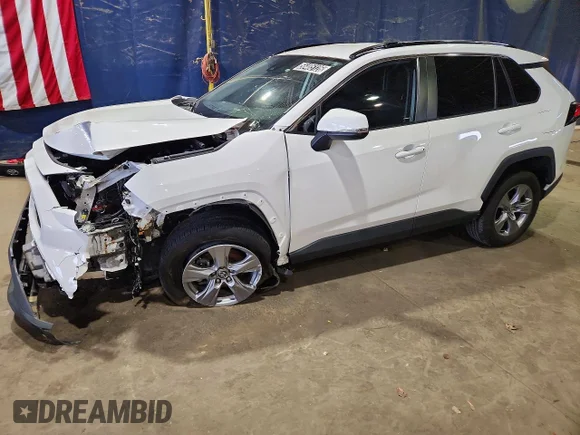 ✅ 2022 Toyota RAV4 XLE • VIN: 2T3W1RFVXNC184981 • Lot: 56485126. Wystawiony na Copart z przebiegiem 78 581 mil. Bezpłatny archiwum sprzedaży aukcyjnych z USA i szczegółowy raport historii pojazdu na DreamBid. Zdjęcie 1.